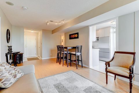 Photo 8 at 703 - 5 Emerald Lane, Yorkhill, Vaughan