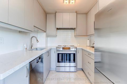 Photo 9 at 703 - 5 Emerald Lane, Yorkhill, Vaughan