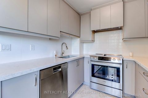 Photo 10 at 703 - 5 Emerald Lane, Yorkhill, Vaughan