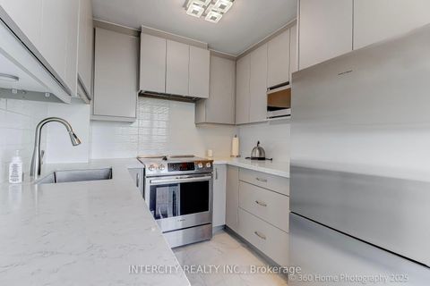 Photo 11 at 703 - 5 Emerald Lane, Yorkhill, Vaughan