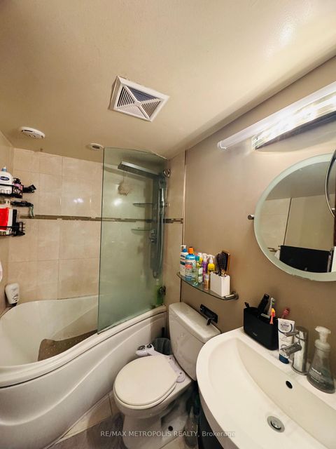 Photo 5 at 704 - 250 Queens Quay W, Waterfront Communities C1, Toronto