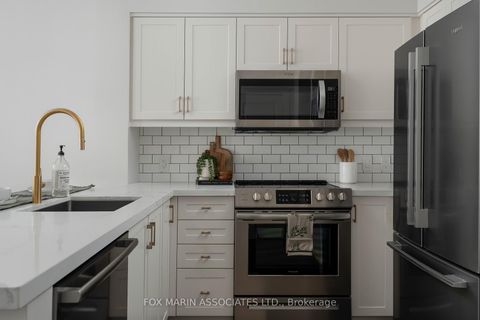 Photo 9 at 701 - 1 Deer Park Crescent, St. Clair, Toronto