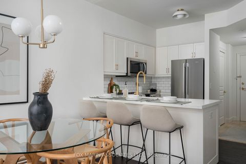 Photo 12 at 701 - 1 Deer Park Crescent, St. Clair, Toronto