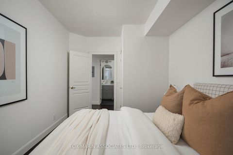 Photo 24 at 701 - 1 Deer Park Crescent, St. Clair, Toronto