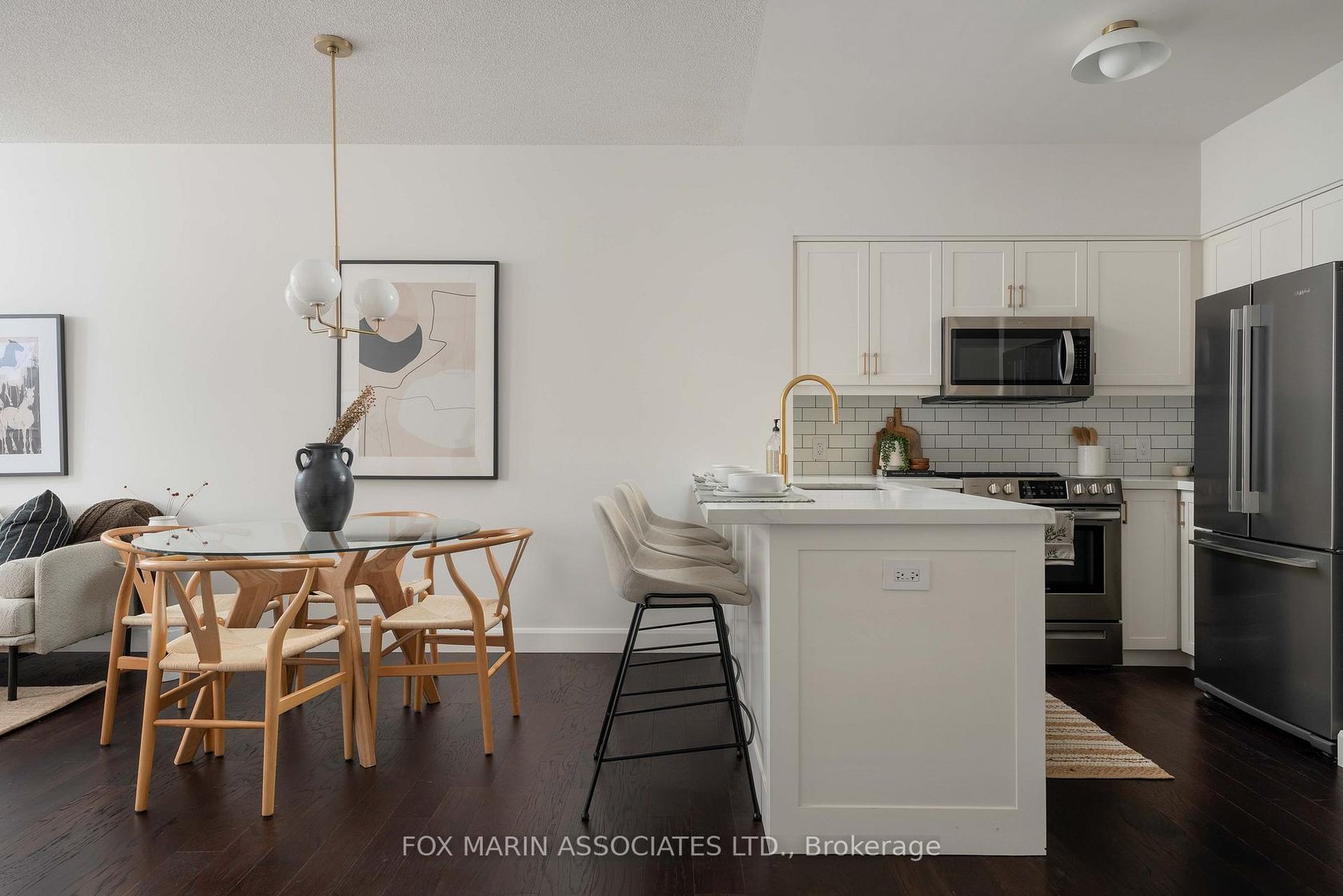 701 - 1 Deer Park Crescent, St. Clair, Toronto 