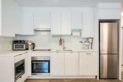 Photo 8 at 210 - 99 Broadway Avenue, Mount Pleasant West, Toronto