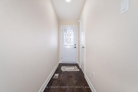 Photo 3 at 68 Denton Circle, Maple, Vaughan