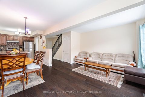 Photo 5 at 68 Denton Circle, Maple, Vaughan