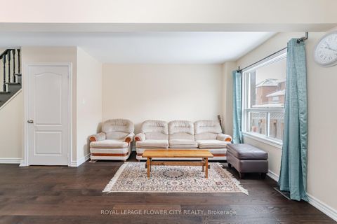 Photo 6 at 68 Denton Circle, Maple, Vaughan