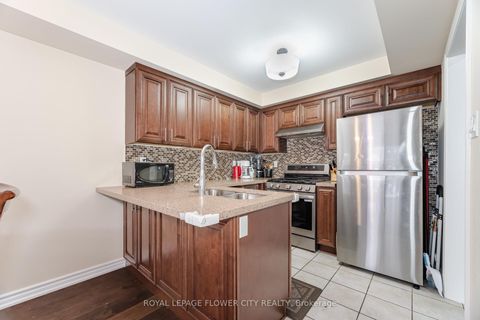 Photo 10 at 68 Denton Circle, Maple, Vaughan