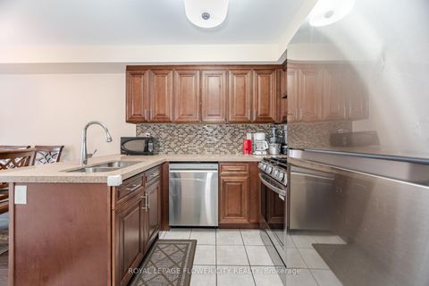 Photo 11 at 68 Denton Circle, Maple, Vaughan