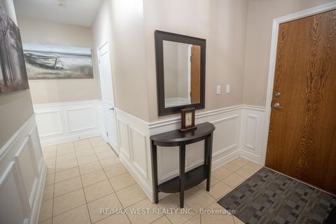 Photo 3 at 208 - 9901 Keele Street, Maple, Vaughan