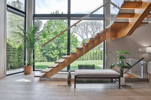 Photo 2 at 31 Overton Crescent, Don Mills, Toronto