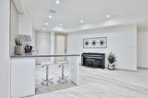 Photo 34 at 31 Overton Crescent, Don Mills, Toronto