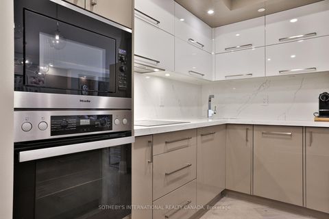 Photo 19 at 301 - 235 St Clair Avenue W, Casa Loma, Toronto