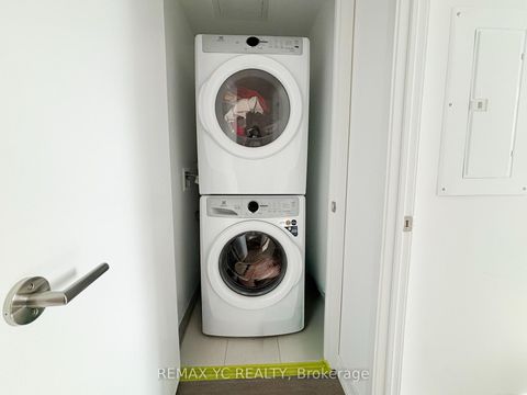 Photo 10 at 324 - 8 Beverley Glen Boulevard, Beverley Glen, Vaughan