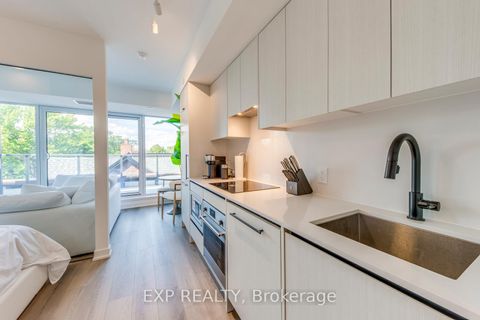 Photo 4 at 415 - 5 Lakeview Avenue, Bellwoods, Toronto