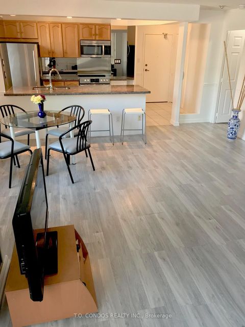 Photo 7 at 511 - 633 Bay Street, Bay Street Corridor, Toronto