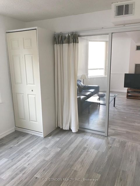 Photo 12 at 511 - 633 Bay Street, Bay Street Corridor, Toronto