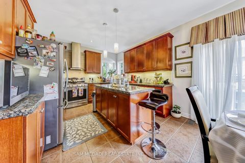 Photo 14 at 3306 Fox Run Circle, BR Bronte, Oakville