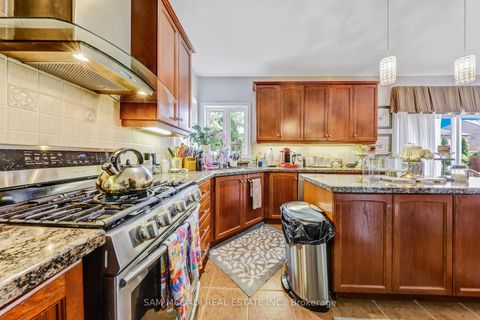 Photo 15 at 3306 Fox Run Circle, BR Bronte, Oakville