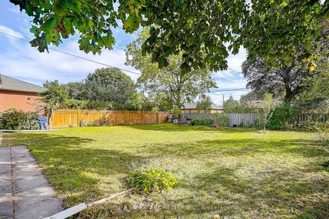 Photo 3 at 181 Searle Avenue, Bathurst Manor, Toronto