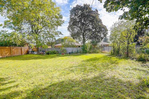 Photo 4 at 181 Searle Avenue, Bathurst Manor, Toronto