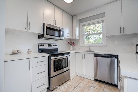 Photo 14 at 181 Searle Avenue, Bathurst Manor, Toronto