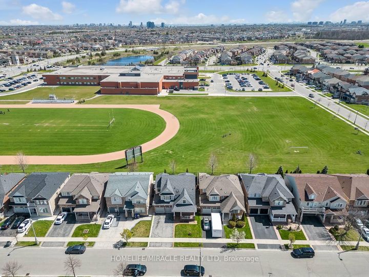 Photo 7 at 13 Bonavista Drive, Credit Valley, Brampton