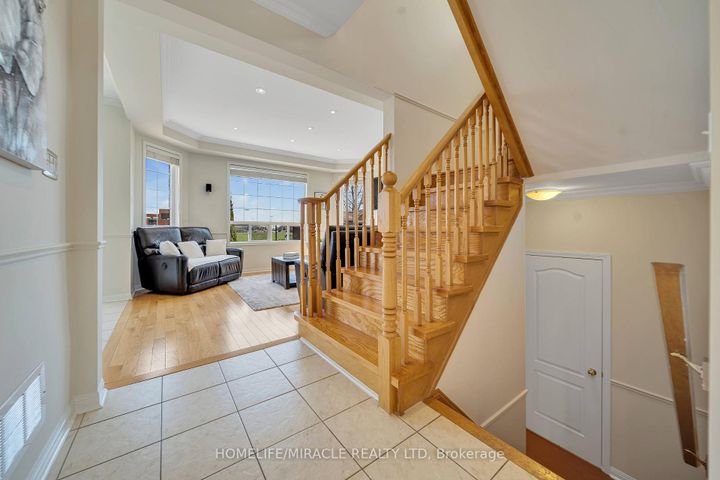 Photo 13 at 13 Bonavista Drive, Credit Valley, Brampton