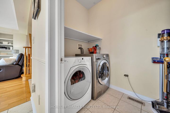 Photo 21 at 13 Bonavista Drive, Credit Valley, Brampton