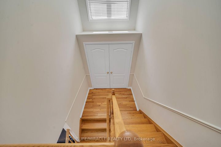 Photo 23 at 13 Bonavista Drive, Credit Valley, Brampton