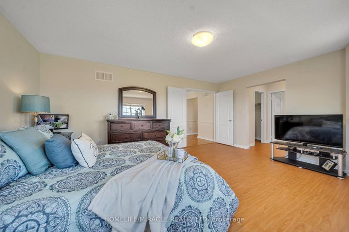 Photo 25 at 13 Bonavista Drive, Credit Valley, Brampton