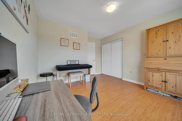 Photo 31 at 13 Bonavista Drive, Credit Valley, Brampton