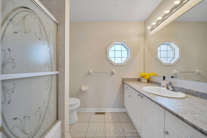 Photo 32 at 13 Bonavista Drive, Credit Valley, Brampton