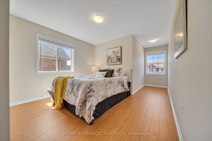 Photo 33 at 13 Bonavista Drive, Credit Valley, Brampton