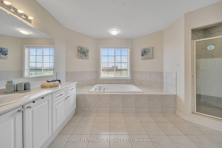 Photo 35 at 13 Bonavista Drive, Credit Valley, Brampton