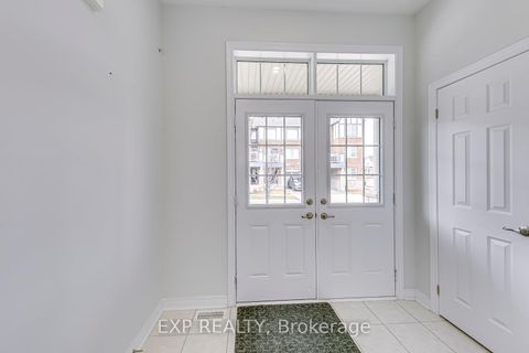 Photo 3 at 142 Toucan Trail, GO Glenorchy, Oakville