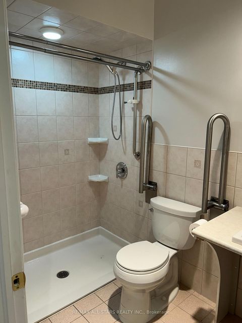 Photo 10 at 171 Shaftsbury Avenue, Westbrook, Richmond Hill