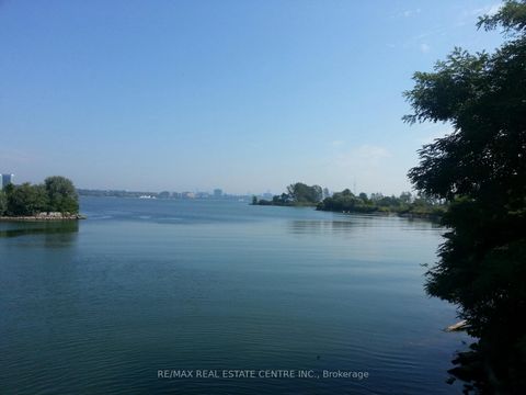 Photo 4 at 2 - 2183 Lakeshore Boulevard W, Mimico, Toronto