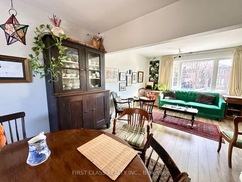 Photo 3 at 82 Hillcroft Drive, City Centre West, Toronto