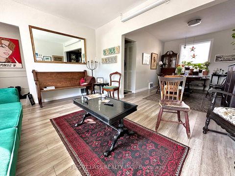 Photo 6 at 82 Hillcroft Drive, City Centre West, Toronto