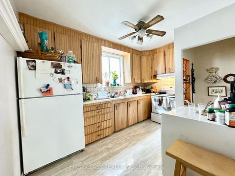 Photo 9 at 82 Hillcroft Drive, City Centre West, Toronto