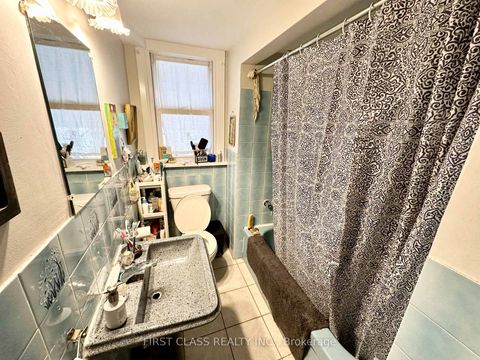 Photo 10 at 82 Hillcroft Drive, City Centre West, Toronto