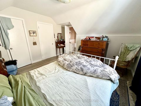 Photo 14 at 82 Hillcroft Drive, City Centre West, Toronto