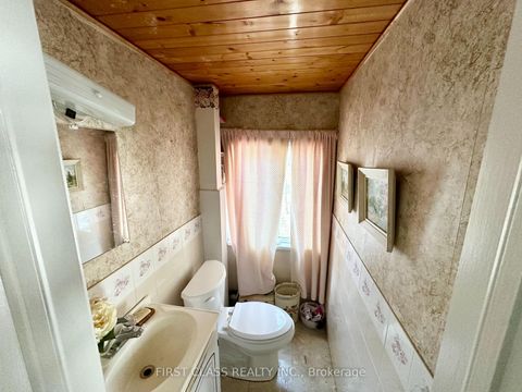 Photo 17 at 82 Hillcroft Drive, City Centre West, Toronto