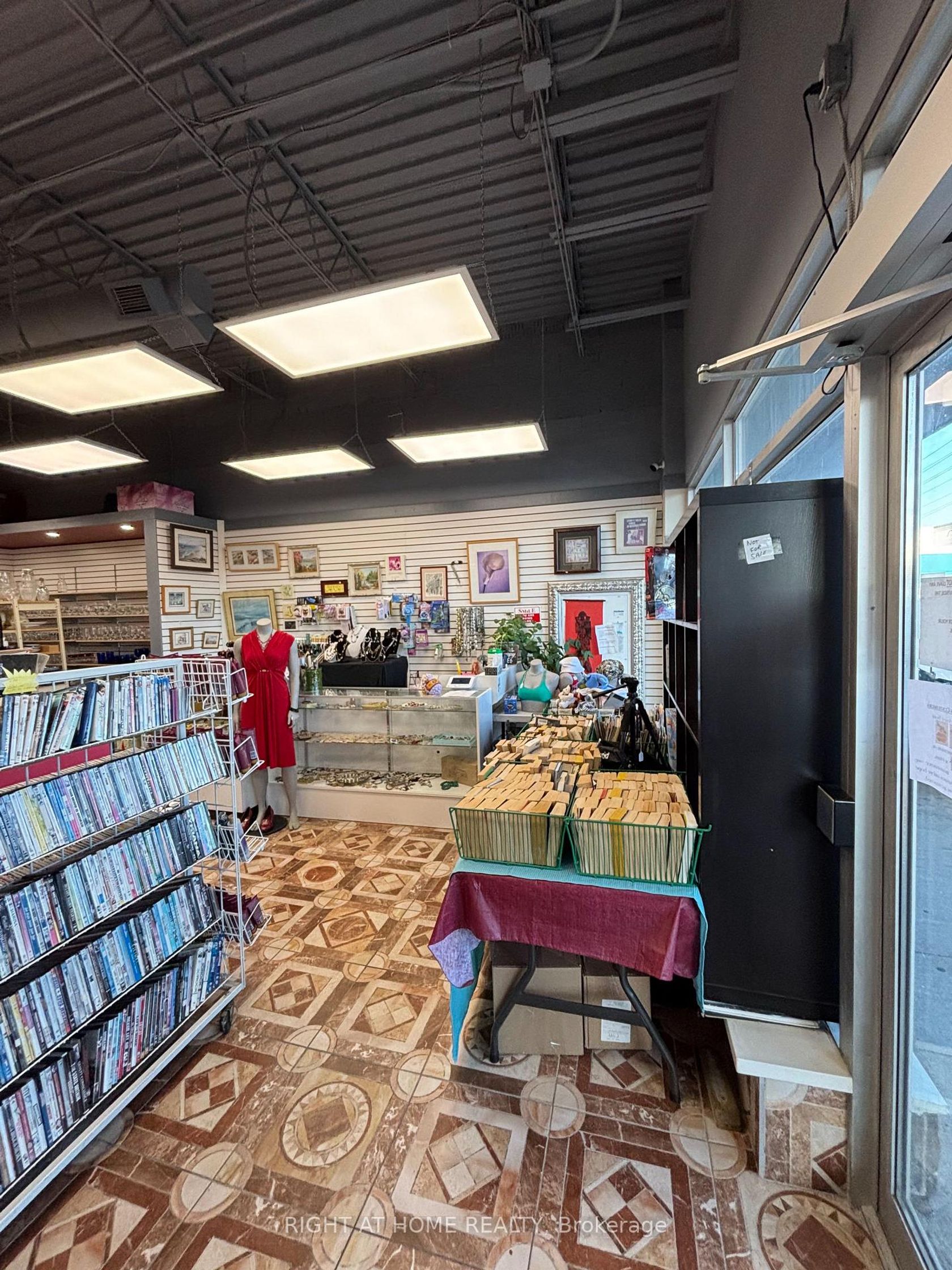 2604 Eglinton Avenue E, Eglinton East, Toronto photo 0