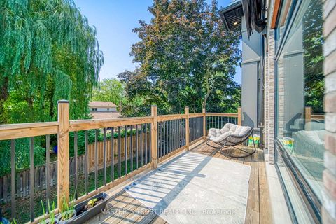 Photo 11 at 15 Ames Circle, Don Mills, Toronto