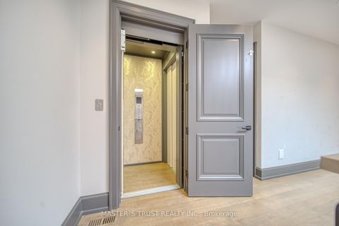 Photo 32 at 15 Ames Circle, Don Mills, Toronto