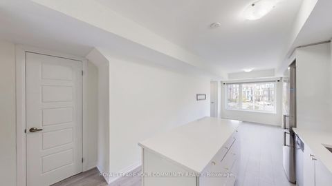 Photo 6 at 2 - 175 WILLIAM DUNCAN Road, CFB, Toronto